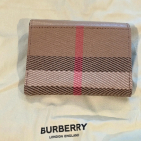 Burberry Trifold Wallet - Picture 2 of 4